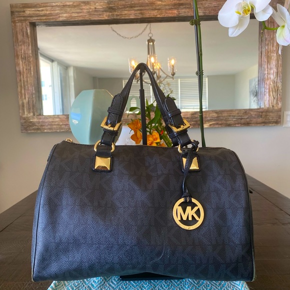 Michael Kors Handbags - Michael Kors Signature Bag (Black) w/Gold Hardware.